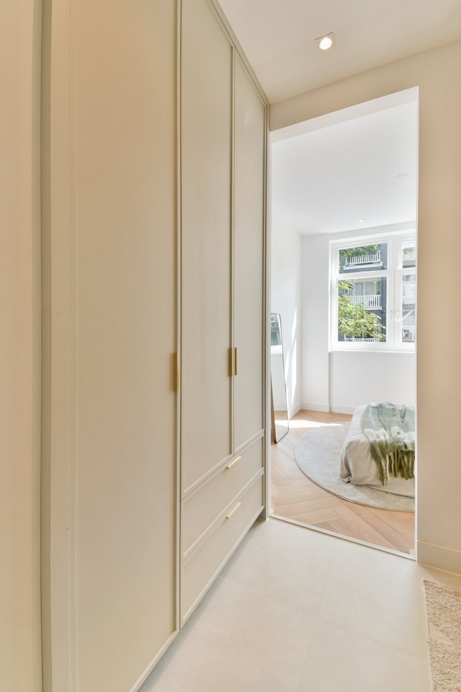 Design intérieur élégant et moderne présentant une pièce au style minimaliste
